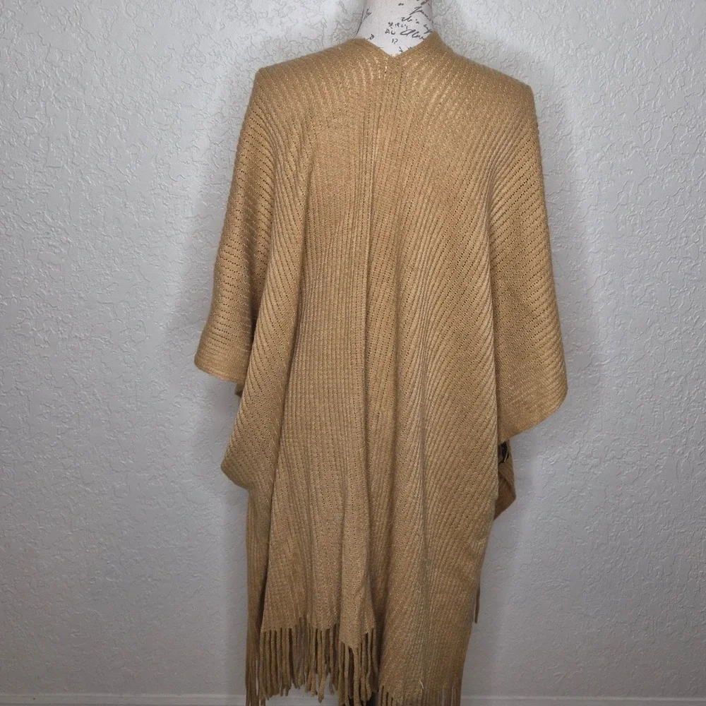 Croft & Barrow Tan Ribbed Knit Poncho Wrap Faux Leather Buckle Fringe OS